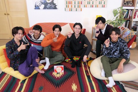 左から間宮祥太朗、志尊淳、野村周平、菅田将暉、千葉雄大、竹内涼真。