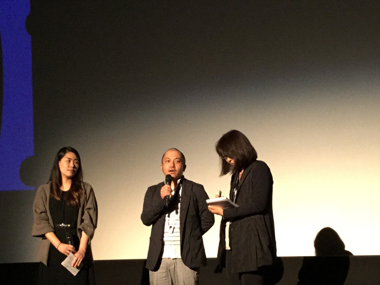 第42回トロント国際映画祭「彼女がその名を知らない鳥たち」ワールドプレミアに参加した白石和彌（中央）。