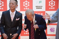 昭和こいる（右）