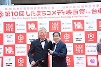 左から土屋敏男、萩本欽一。