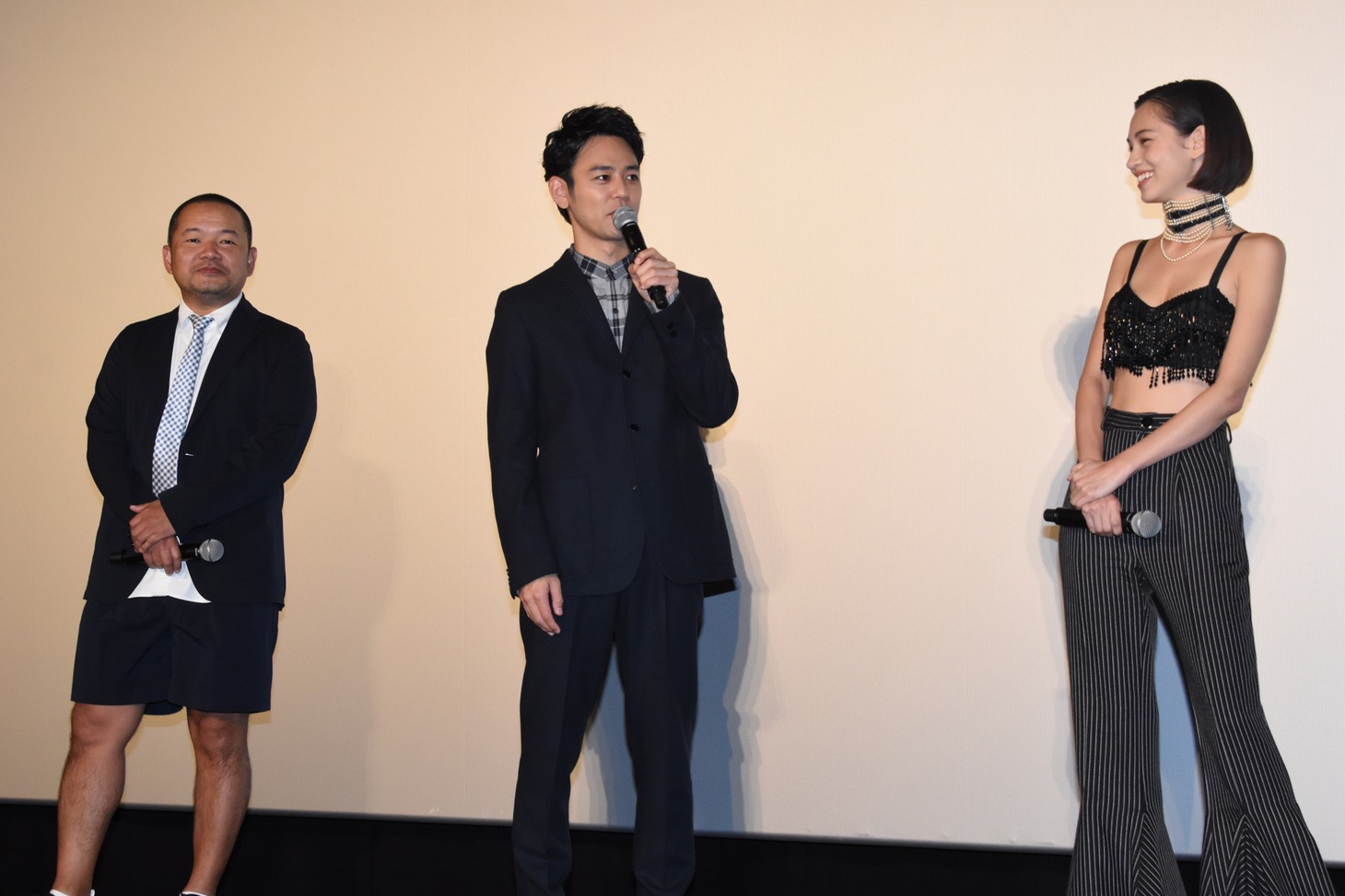 左から大根仁、妻夫木聡、水原希子。
