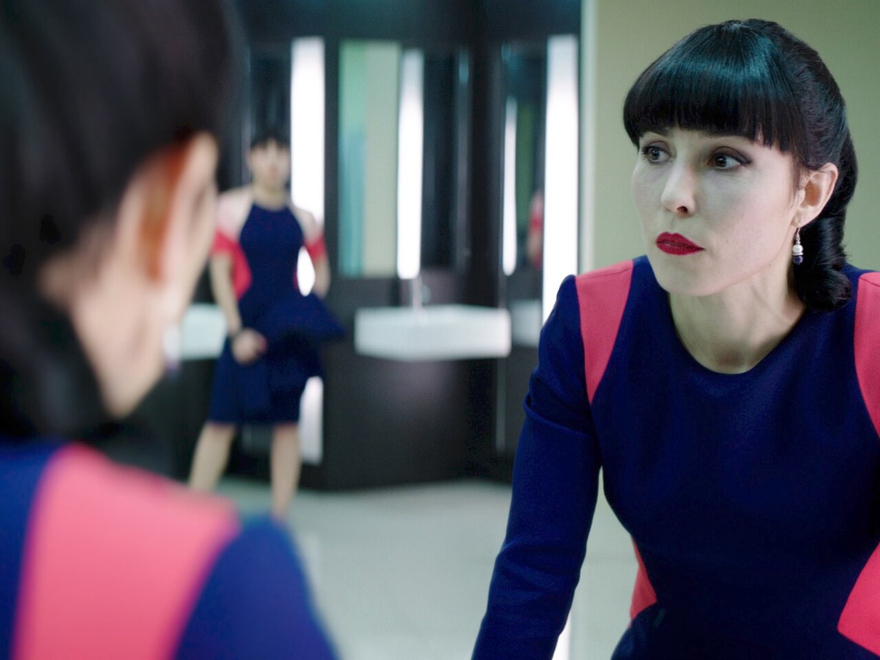 ノオミ・ラパスが7つ子姉妹演じたSFアクションスリラーの新場面写真9枚