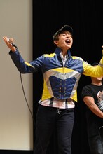 「ボンジョルノ！」と地声で叫ぶ榊原徹士。