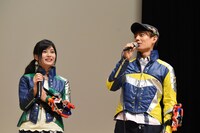 左から大久保桜子、榊原徹士。