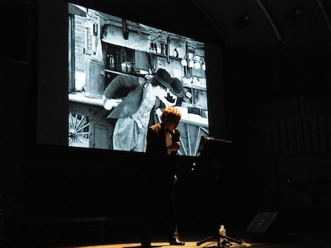 「犬の生活」上映時の様子。