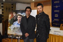 左から阪本順治、オダギリジョー。