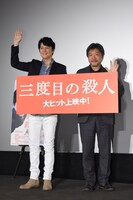 「三度目の殺人」舞台挨拶の様子。