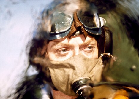 「空軍大戦略」より、マイケル・ケイン演じるキャンフィールド少佐。(c)Everett Collection／アフロ