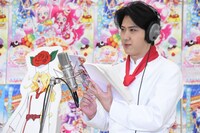 アフレコをする尾上松也。