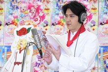 アフレコをする尾上松也。