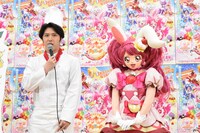 左から尾上松也、キュアホイップ。