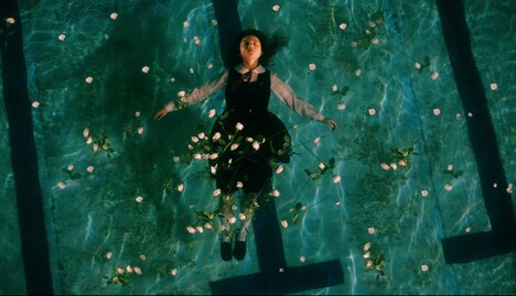 Rihwa「ミチシルベ」ミュージックビデオのワンシーン。