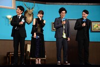 左から市村正親、石橋杏奈、片桐仁、西田征史。