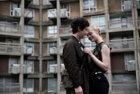 「パーティで女の子に話しかけるには」