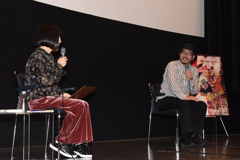 左から山戸結希、塩田明彦。