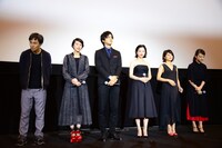 「ユリゴコロ」初日舞台挨拶の様子。左から熊澤尚人、清野菜名、松坂桃李、吉高由里子、佐津川愛美、清原果耶。