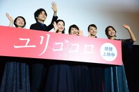 「ユリゴコロ」初日舞台挨拶の様子。左から清野菜名、松坂桃李、吉高由里子、佐津川愛美、清原果耶。