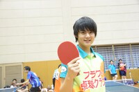 試合後、悔しさのにじむ笑顔を向けた佐野勇斗。