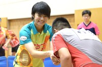 第5試合後、対戦相手と握手を交わす佐野勇斗。