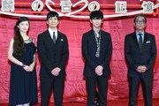 左から宮崎あおい、西島秀俊、綾野剛、滝田洋二郎。