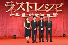 左から宮崎あおい、西島秀俊、綾野剛、滝田洋二郎。