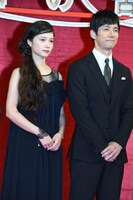 左から宮崎あおい、西島秀俊。