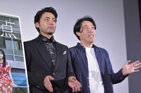 左から山田孝之、石川慶。