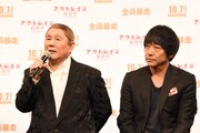 左から北野武、大森南朋。