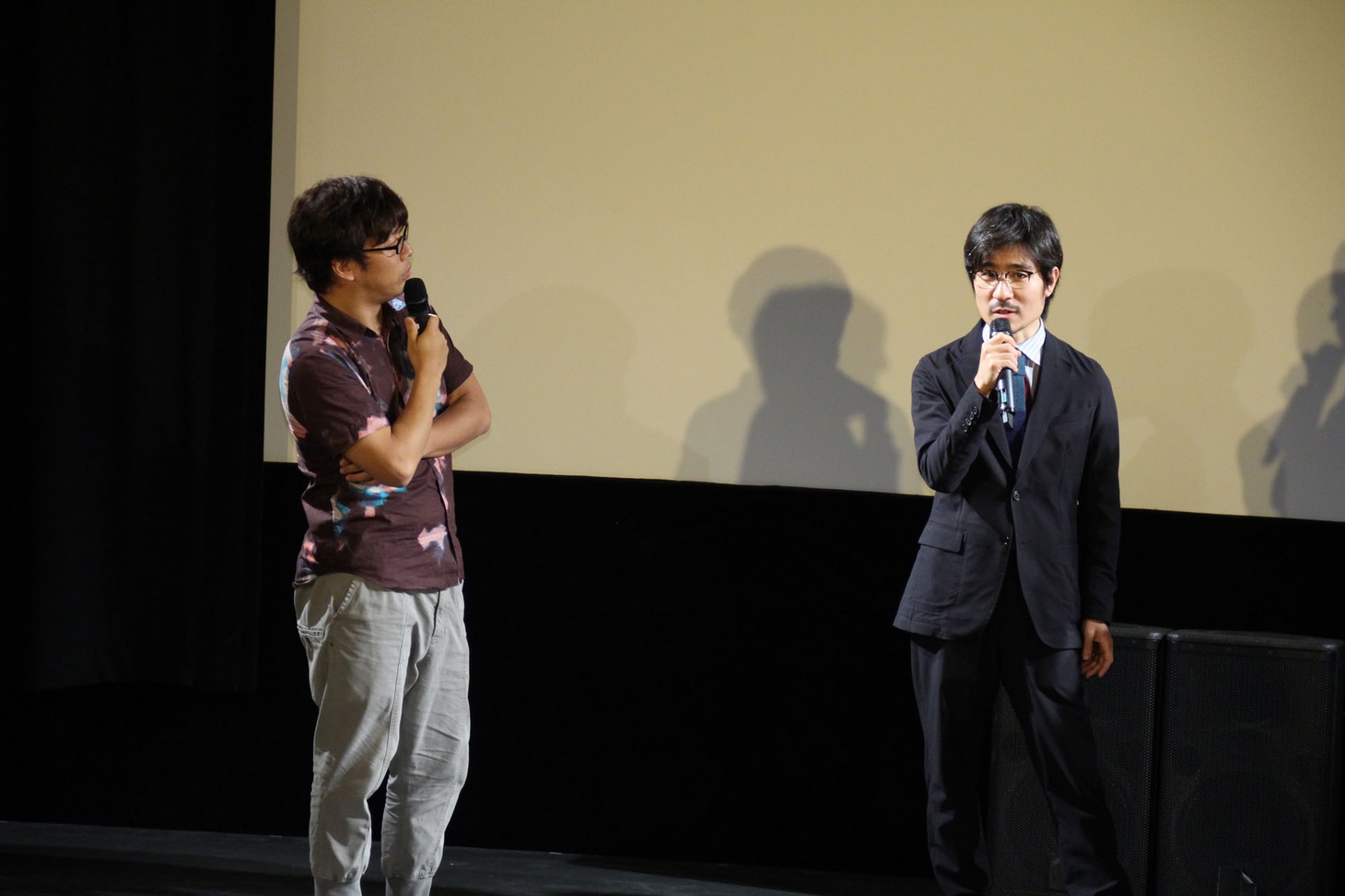 左から三木孝浩、月川翔。