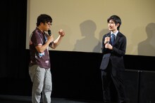 左から三木孝浩、月川翔。