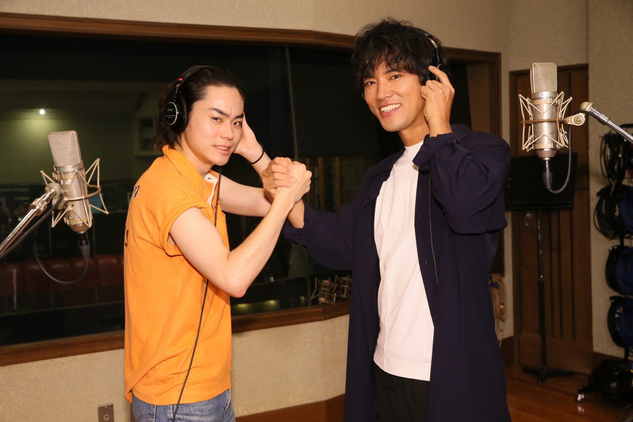 左から菅田将暉、桐谷健太。