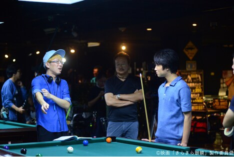 「きらきら眼鏡」メイキングカット。左から犬童一利、金井浩人。