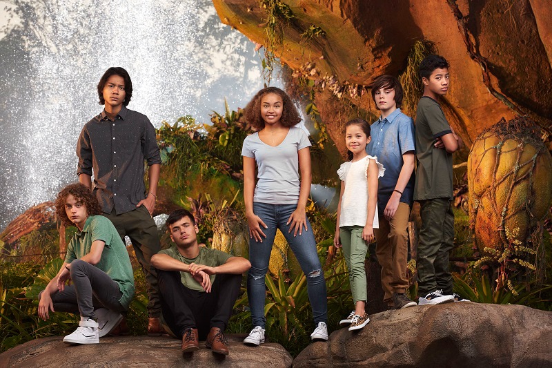「the Avatar Sequels」のキャスト。左からブリテン・ダルトン、フィリップ・ジョルジョ、ジェイミー・フラッターズ、ベイリー・バス、トリニティ・ブリス、ジャック・チャンピオン、デュアン・エヴァンスJr。
