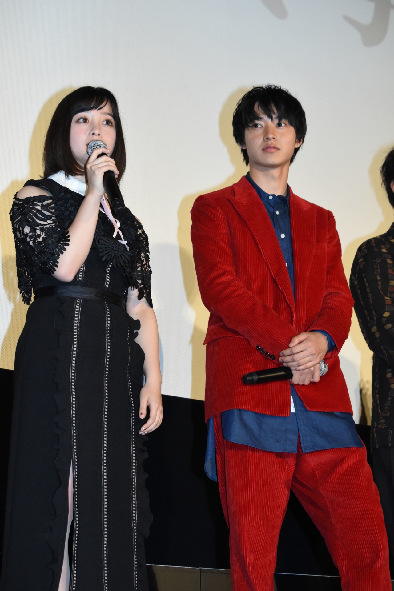左から橋本環奈、山崎賢人。
