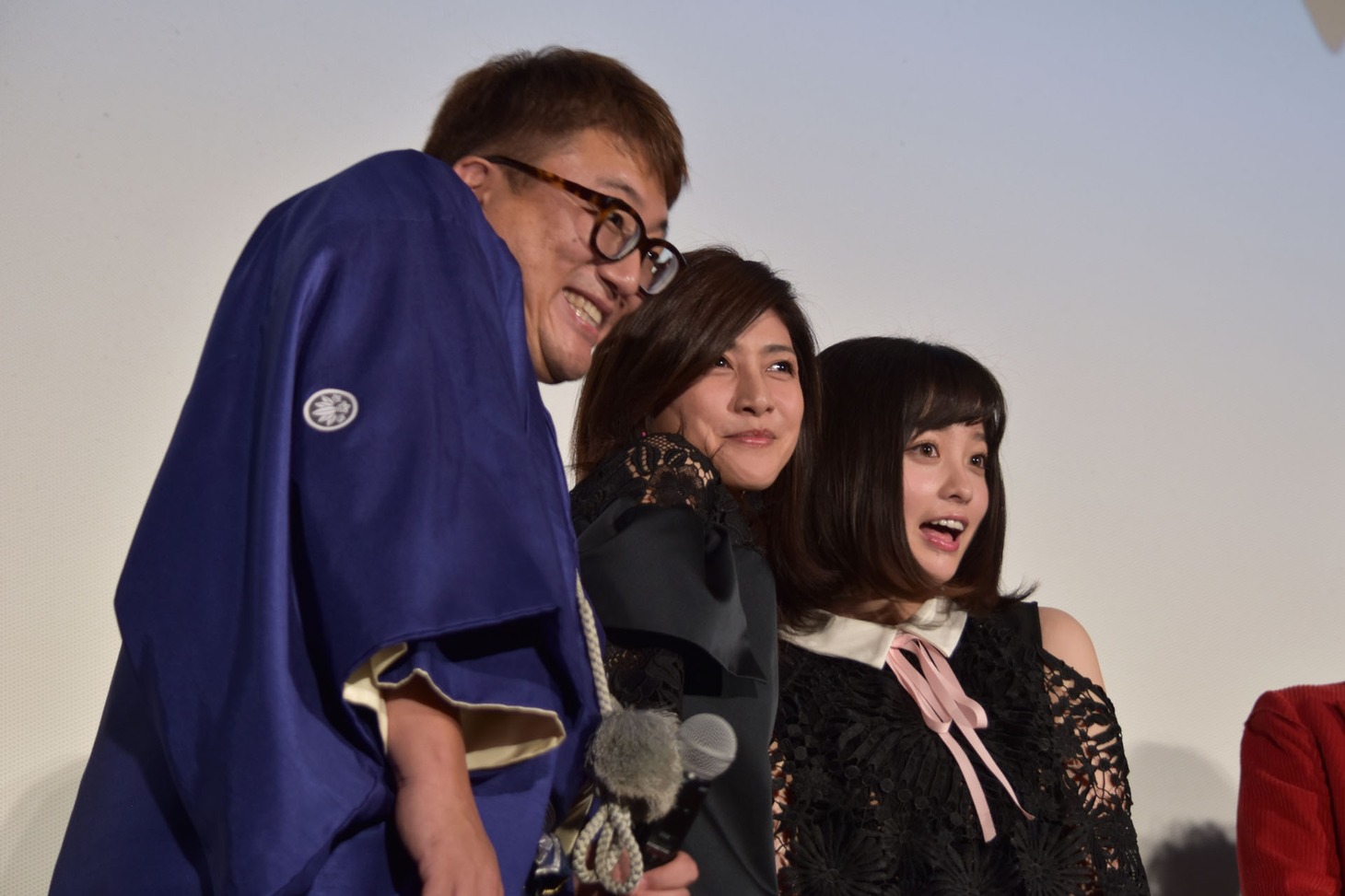 左から福田雄一、内田有紀、橋本環奈。