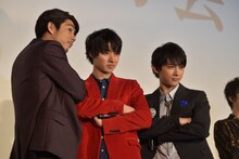 左から賀来賢人、山崎賢人、吉沢亮。