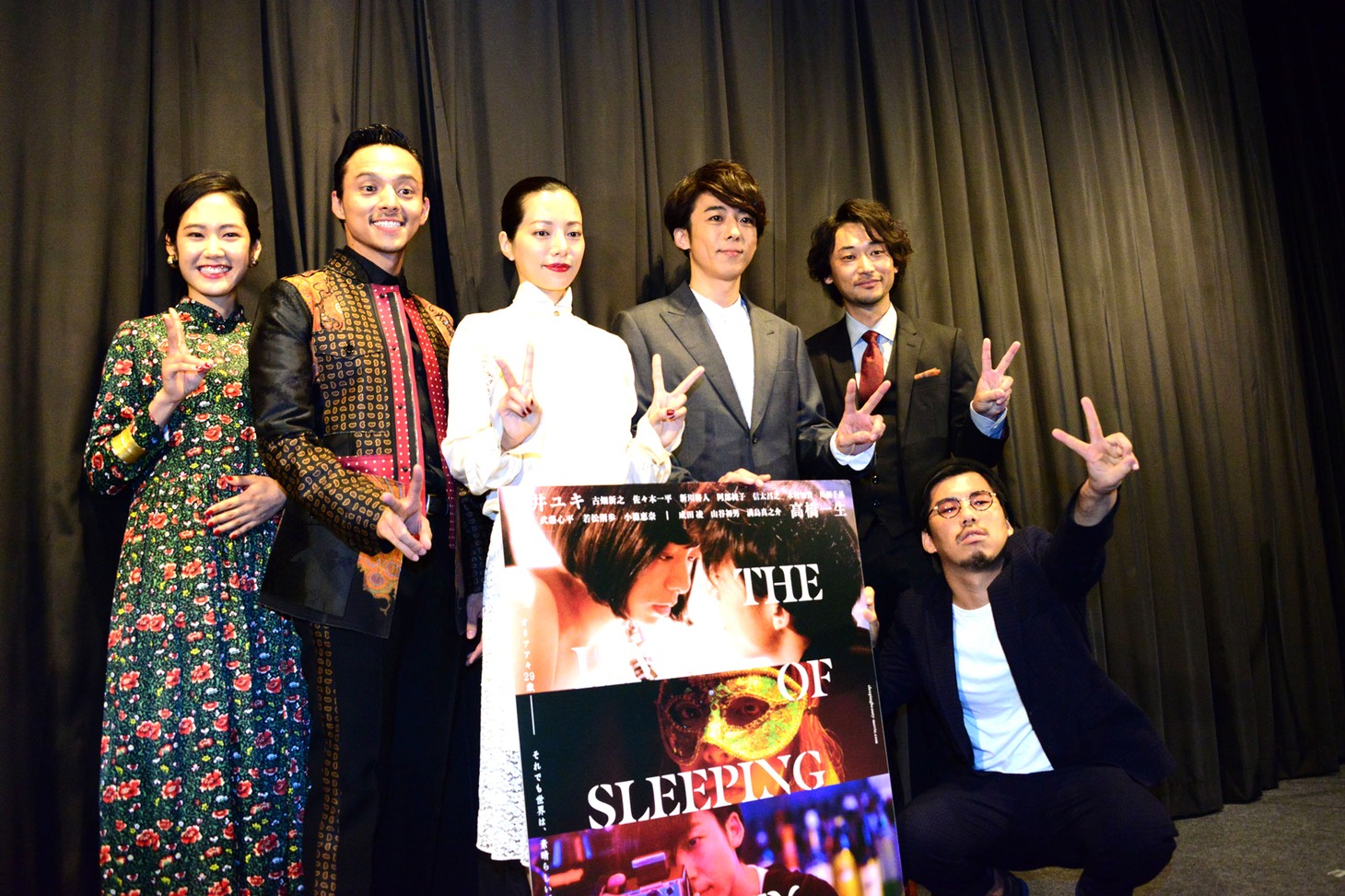 「THE LIMIT OF SLEEPING BEAUTY-リミット・オブ・スリーピング ビューティ」完成披露上映会の様子。左から阿部純子、満島真之介、桜井ユキ、高橋一生、佐々木一平、二宮健。