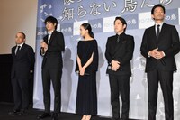「彼女がその名を知らない鳥たち」完成披露試写会の様子。