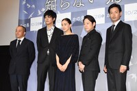 「彼女がその名を知らない鳥たち」完成披露試写会の様子。