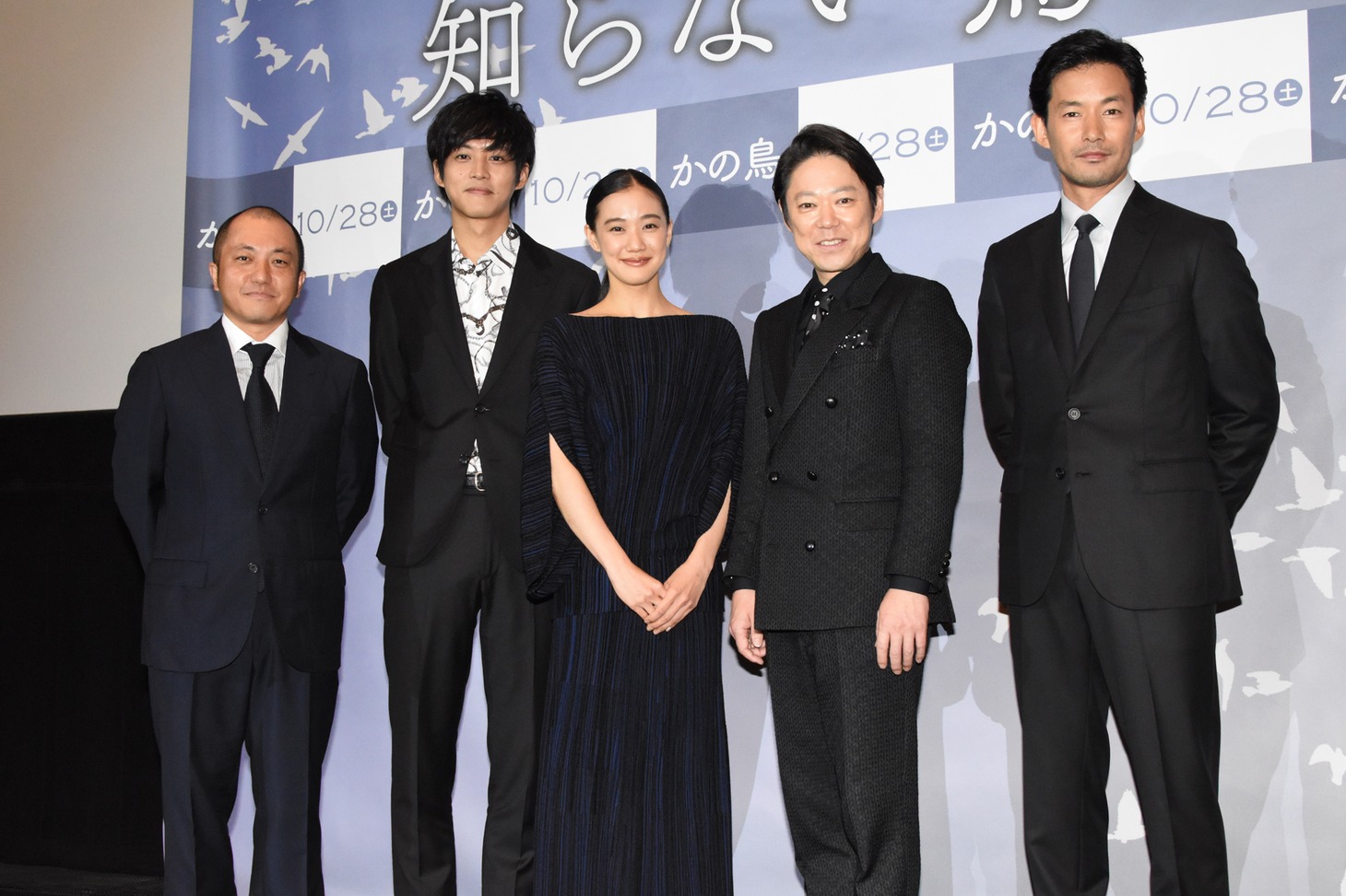 「彼女がその名を知らない鳥たち」完成披露試写会の様子。左から白石和彌、松坂桃李、蒼井優、阿部サダヲ、竹野内豊。
