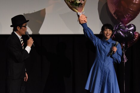 「パーフェクト・レボリューション」初日舞台挨拶の様子。