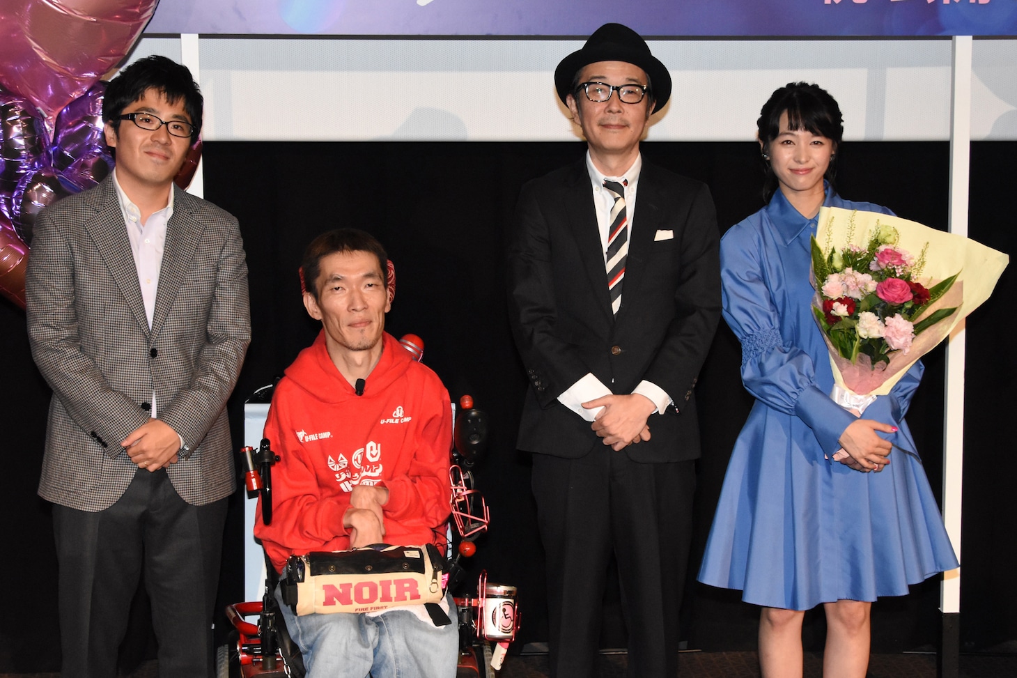 「パーフェクト・レボリューション」初日舞台挨拶の様子。左から松本准平、熊篠慶彦、リリー・フランキー、清野菜名。