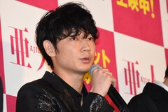 亜人 初日挨拶 佐藤健と綾野剛の裸がすごい と監督や川栄李奈が太鼓判 写真15枚 コミックナタリー
