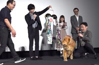 くす玉割りに成功したゼウス。