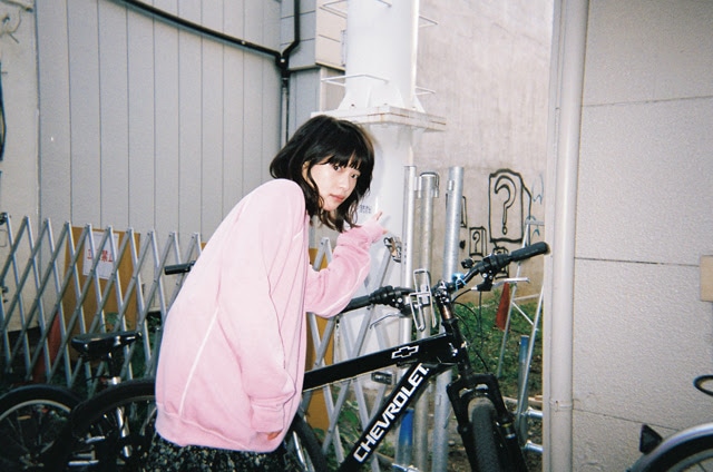 写真集「F.I.L.M.」より岸井ゆきの。