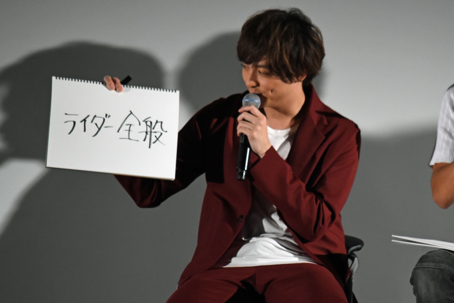 「役者・プロレスラーを目指すきっかけとなったライダーは？」というテーマで話す渡部秀。