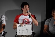 「役者・プロレスラーを目指すきっかけとなったライダーは？」というテーマで話す成田蓮。