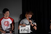 「役者・プロレスラーを目指すきっかけとなったライダーは？」というテーマで話す棚橋弘至（右）。