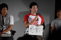 「自分にとってヒーローとは？」というテーマで話す成田蓮。