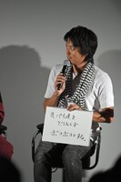 「自分がヒーローになって感じたこと」というテーマで話す井上正大。